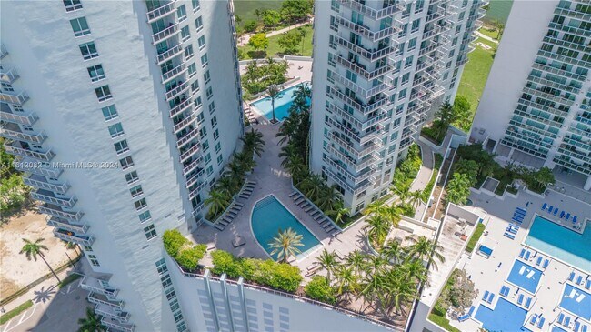 Building Photo - 1900 N Bayshore Dr