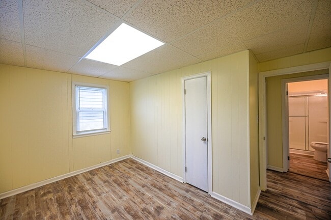 Building Photo - 2232 E Riverside Dr