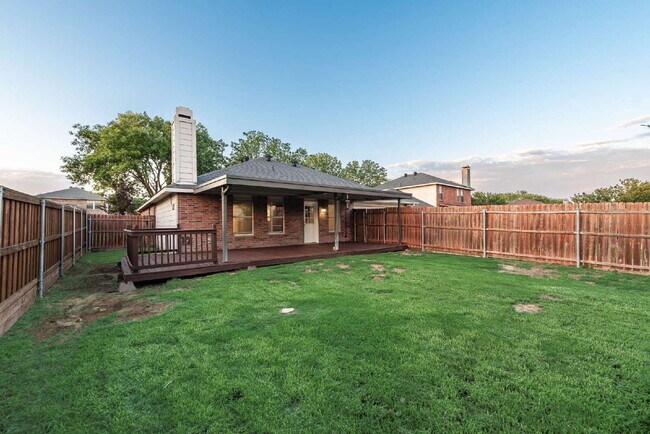 Building Photo - "Charming 3-Bedroom with 2 Bathrooms in Wy...