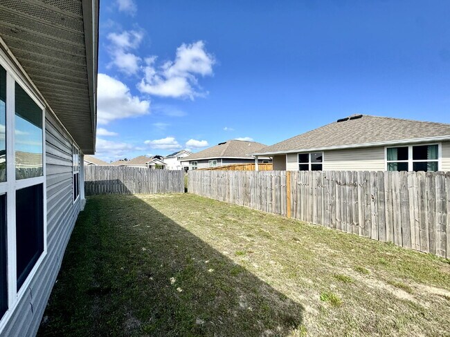 Building Photo - New rental in Brighton Oaks! Conveniently located off Hwy 231, this community conveniently close ...
