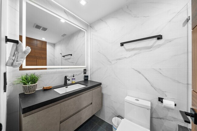 Building Photo - 838 California Ave