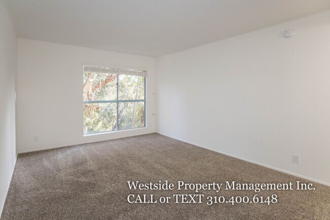 Building Photo - 410 S Barrington Ave