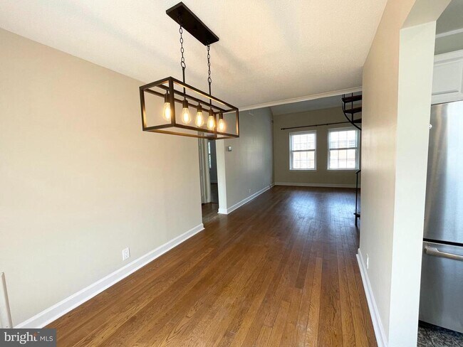 Building Photo - 3052 S Buchanan St