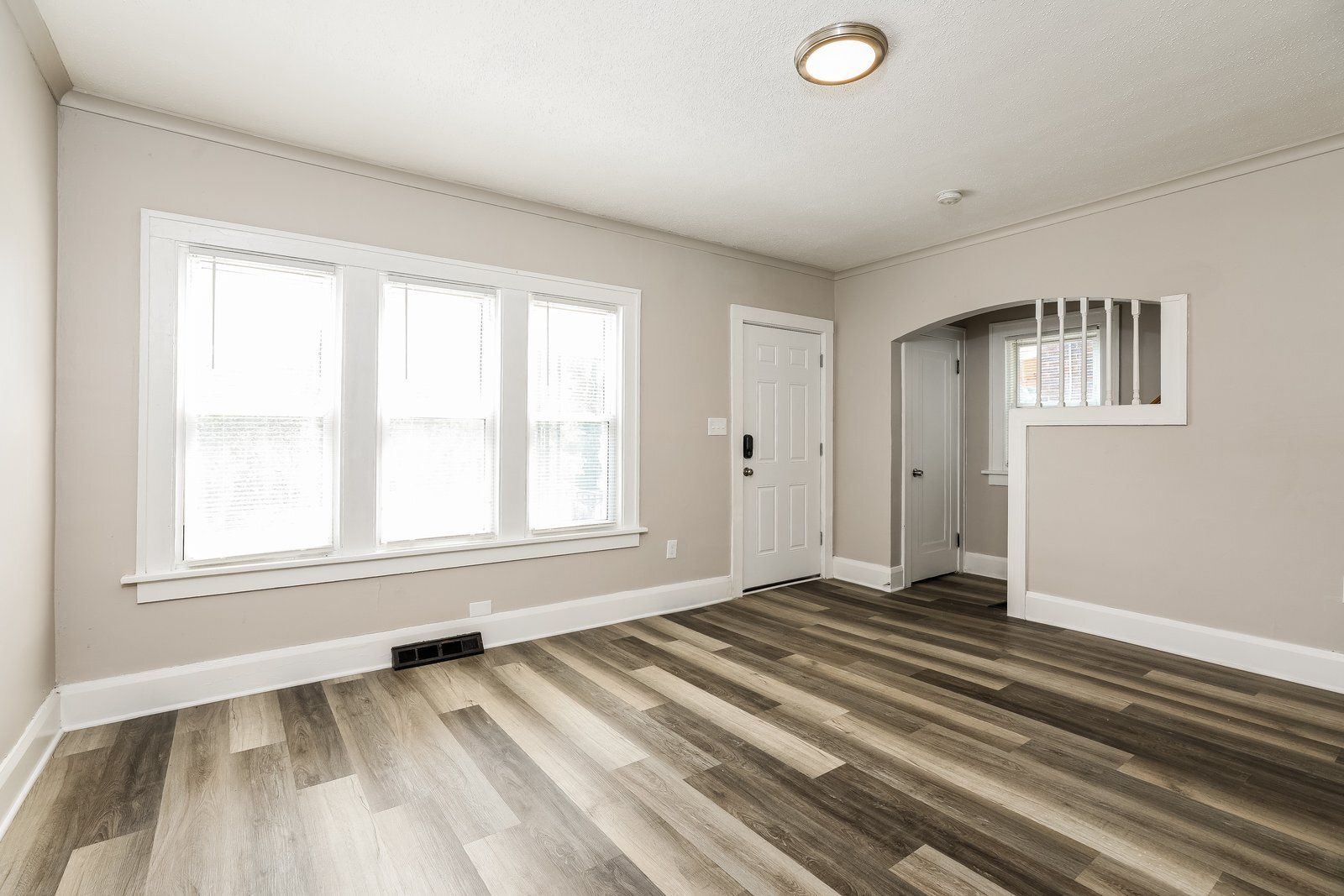 Building Photo - 1734 Brussels St