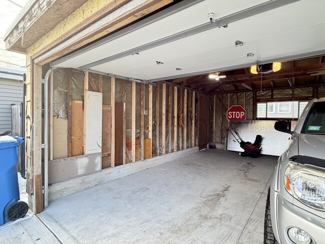 Building Photo - 4351 S Maplewood Ave