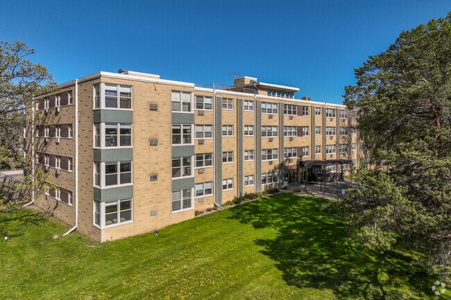 Building Photo - Boulevard 100 Apartments