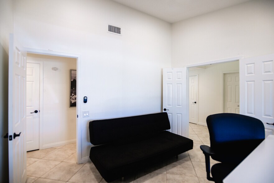 Building Photo - 74830 Waring Ct