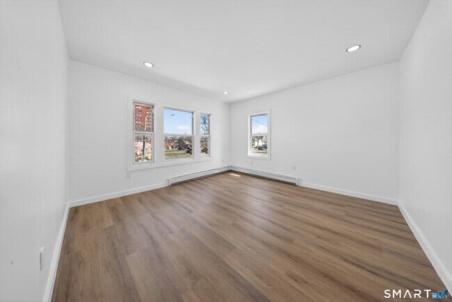 Building Photo - 259 Laurel Ave