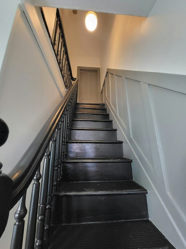 Building Photo - 710 3rd Ave