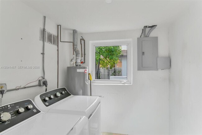 Building Photo - 241 W 48th St