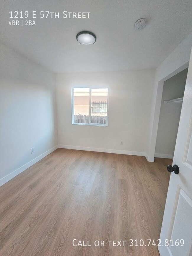 Building Photo - 1219 E 57th St