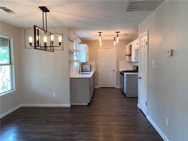 Building Photo - 2406 Stirrup Dr