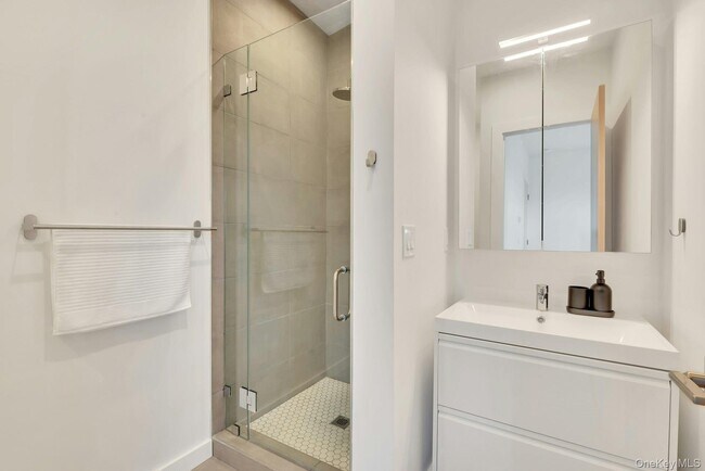 Building Photo - 420 Old Farm Rd