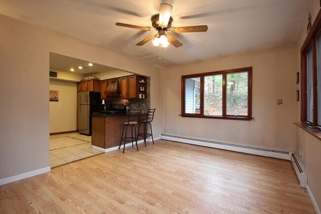 Building Photo - 1432 E Mombasha Rd