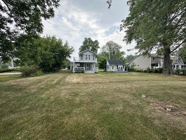 Building Photo - 2115 Lake Rd