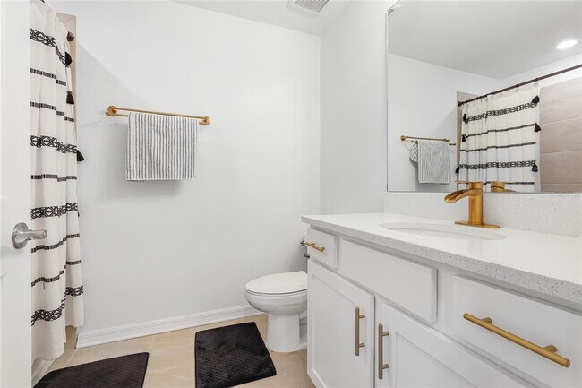 Building Photo - 1808 Fender Ln