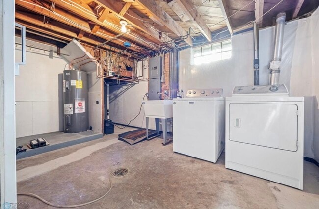 Washer/Dryer - 113 5th Ave W