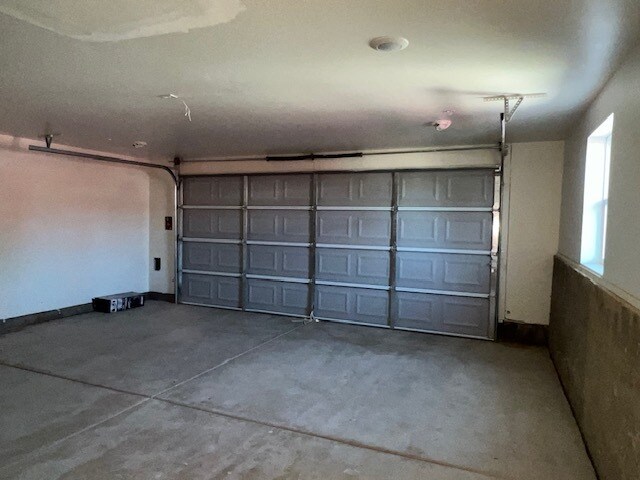 Building Photo - 5334 Kenneth Ave