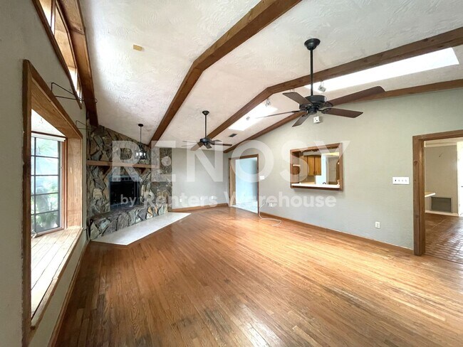 Building Photo - Largo - 4 Bed/2 Bath Single Family Home with Fenced Yard