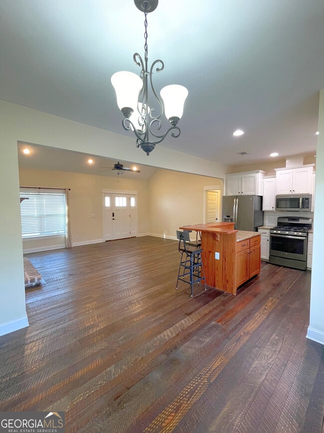 Building Photo - 102 Settlers Hammock Way