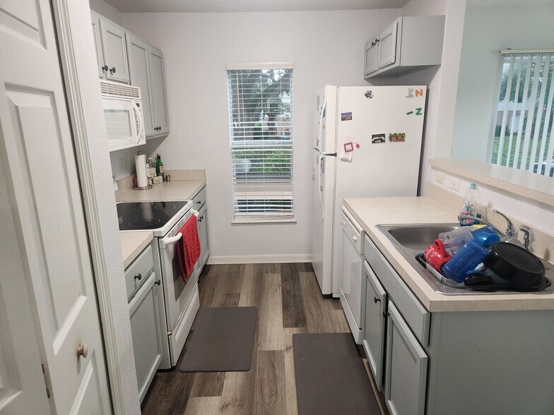 Building Photo - 9965 Ashburn Lake Dr