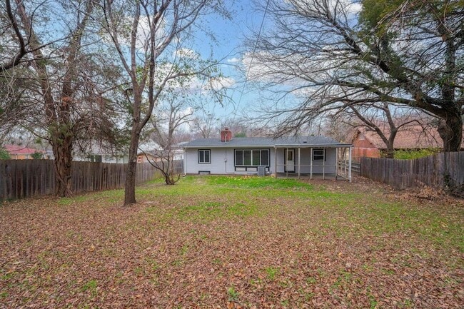 Building Photo - 1520 N Yale Blvd