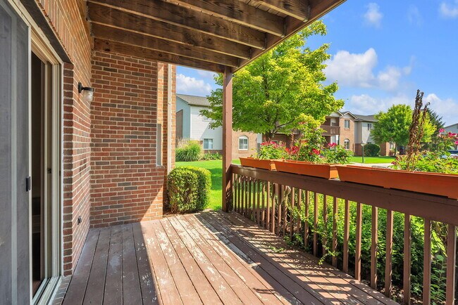 Building Photo - 2592 Eagles Cir