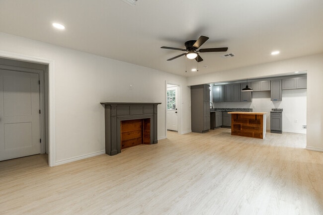 Building Photo - 207 Joel Hooper Dr