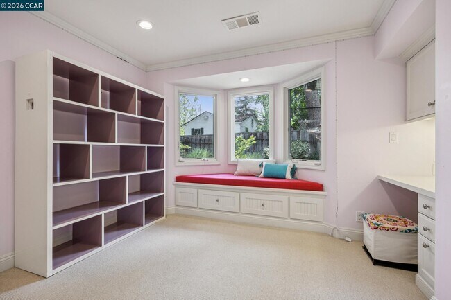 Building Photo - 783 Los Palos Manor