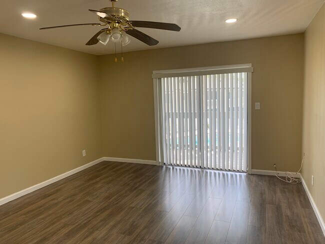 Building Photo - 129 Springwood Cir