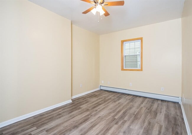 Building Photo - 13 E 52nd St