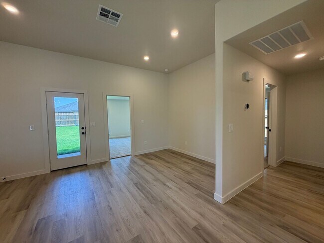 Building Photo - Brand New 3/2: FRENSHIP ISD!