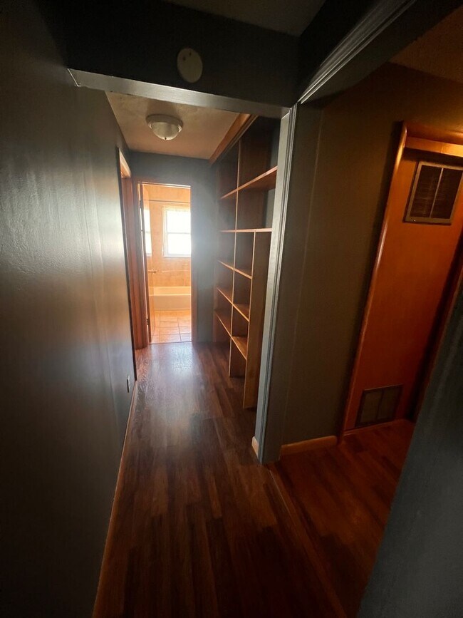 Building Photo - 1112 Plum St