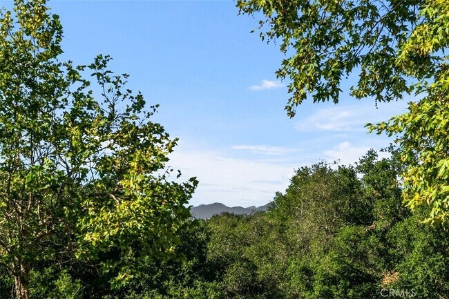 Building Photo - 9 Acorn Ridge
