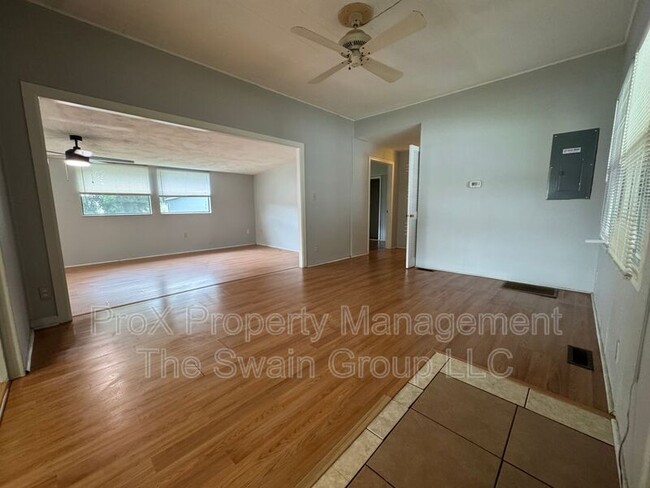 Building Photo - 534 Oak Ridge E