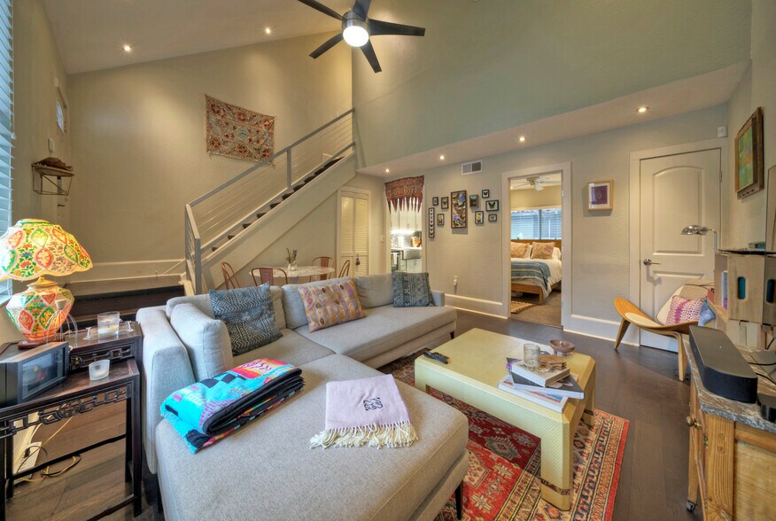 LIVING ROOM - 3805 southridge dr