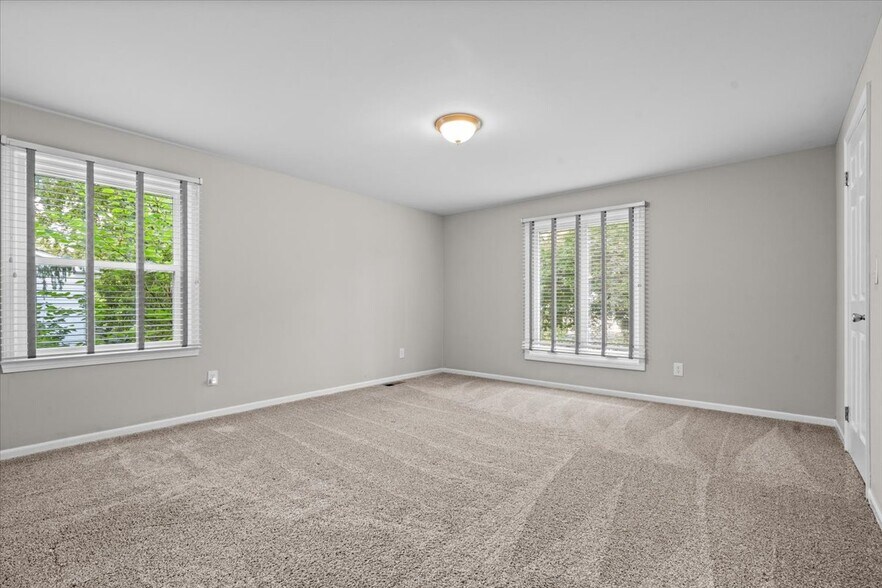 Building Photo - 5476 Van Ness Dr