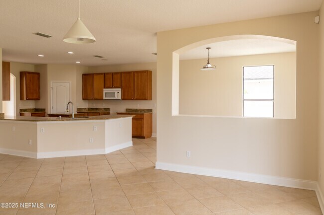 Building Photo - 12481 Tropic Dr