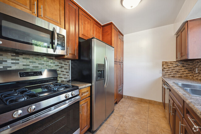 2BR, 2BA - 1000SF - 1033 S Holt Ave