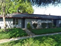 Building Photo - 4504 N Valentine Ave