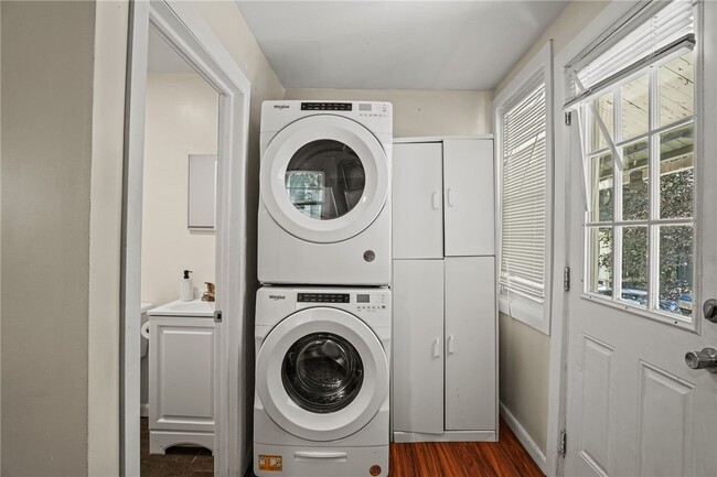 Building Photo - 409 S Aurora St