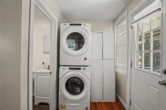 Building Photo - 409 S Aurora St