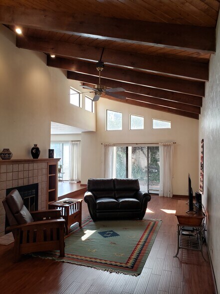 Building Photo - 9628 Merion Cir NE