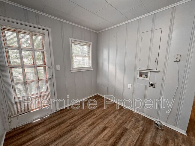 Building Photo - 1107 W 27th St S