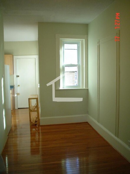 Building Photo - 12 Glenville Ave