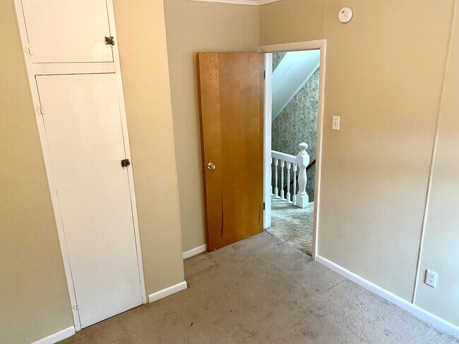 Building Photo - 611 Crown Ave