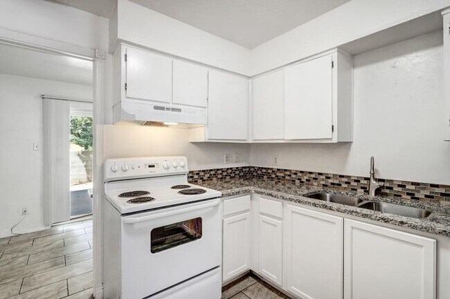 Building Photo - 195 Monte Alto Pl NE