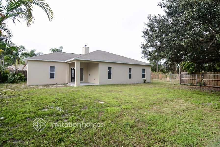 Building Photo - 1385 SE Proctor Ln