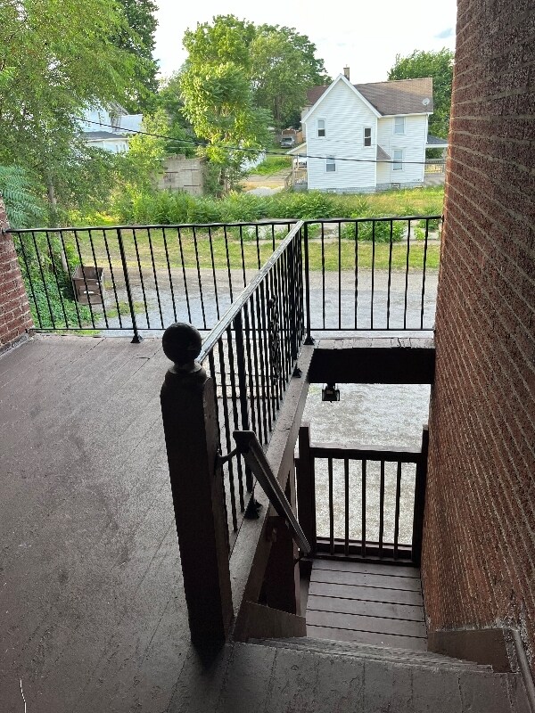 Building Photo - 315 9th St NE