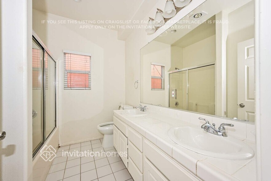 Building Photo - 20300 Vanowen St